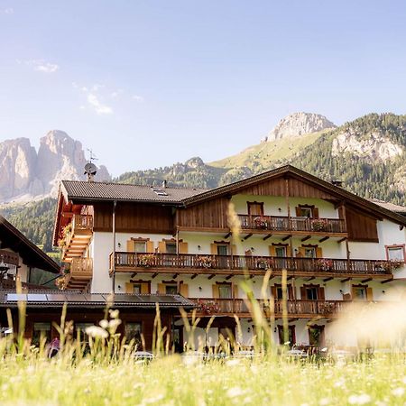 Garni Letizia Bed & Breakfast Campitello di Fassa Luaran gambar