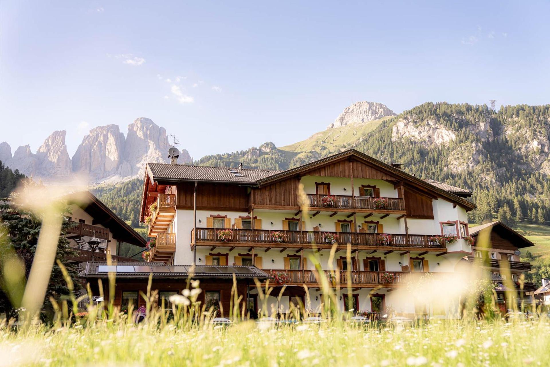 Garni Letizia Bed & Breakfast Campitello di Fassa Luaran gambar