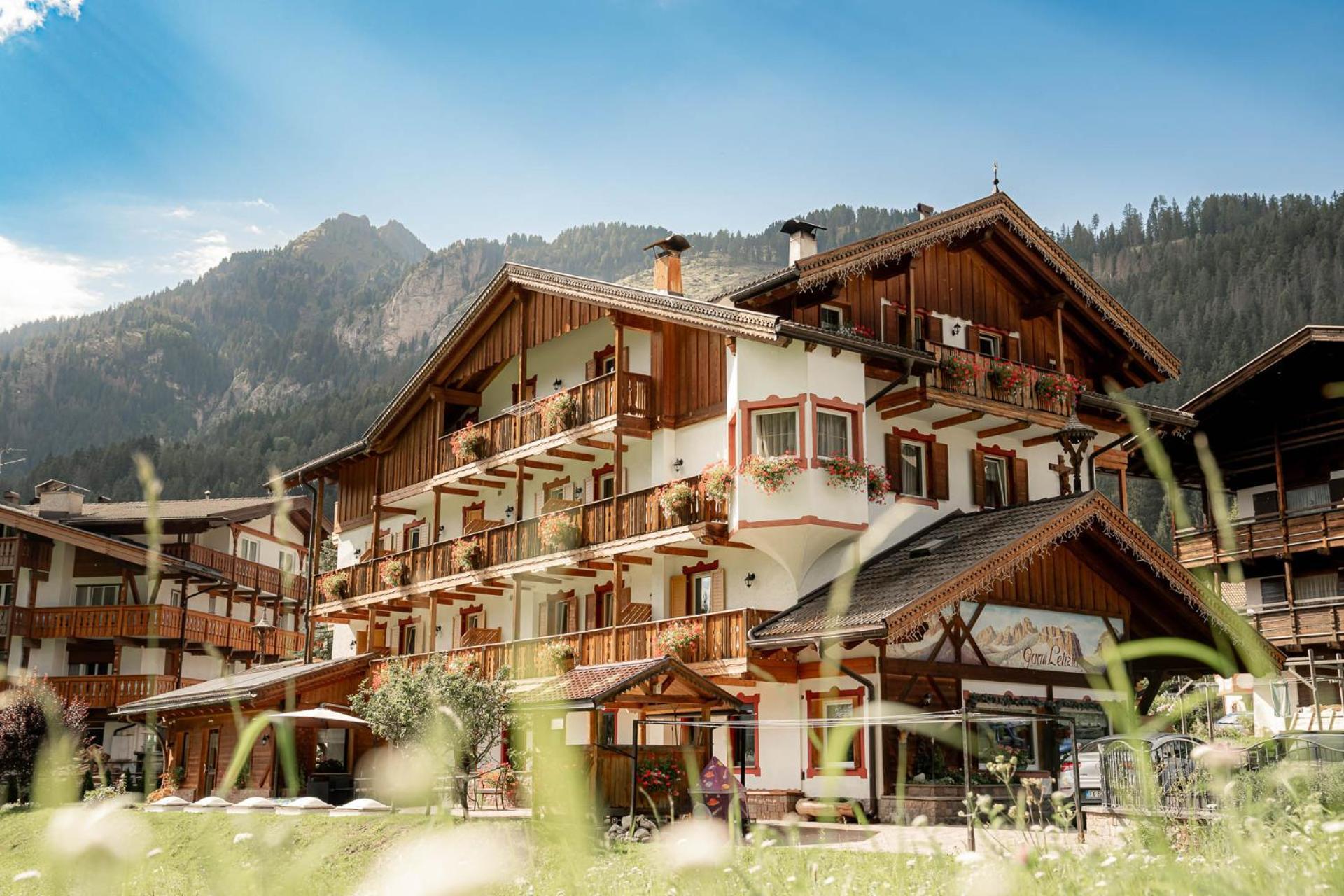 Garni Letizia Bed & Breakfast Campitello di Fassa Luaran gambar